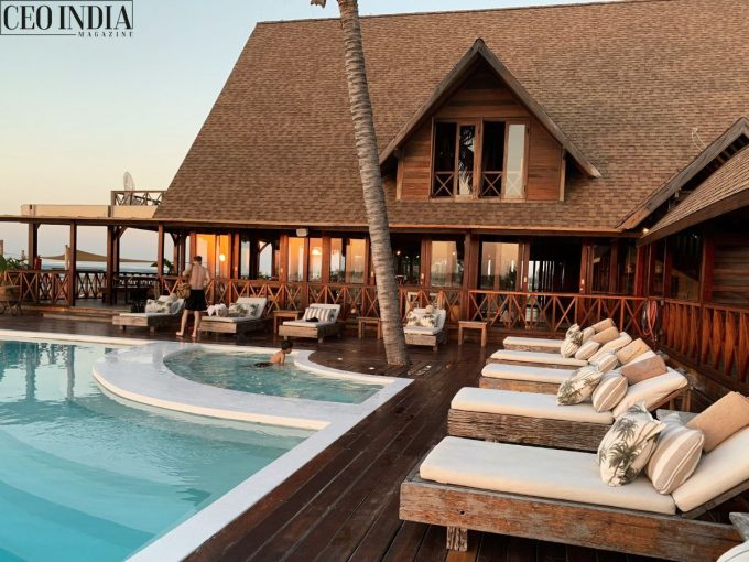 hotel room with swimming pool makemytrip